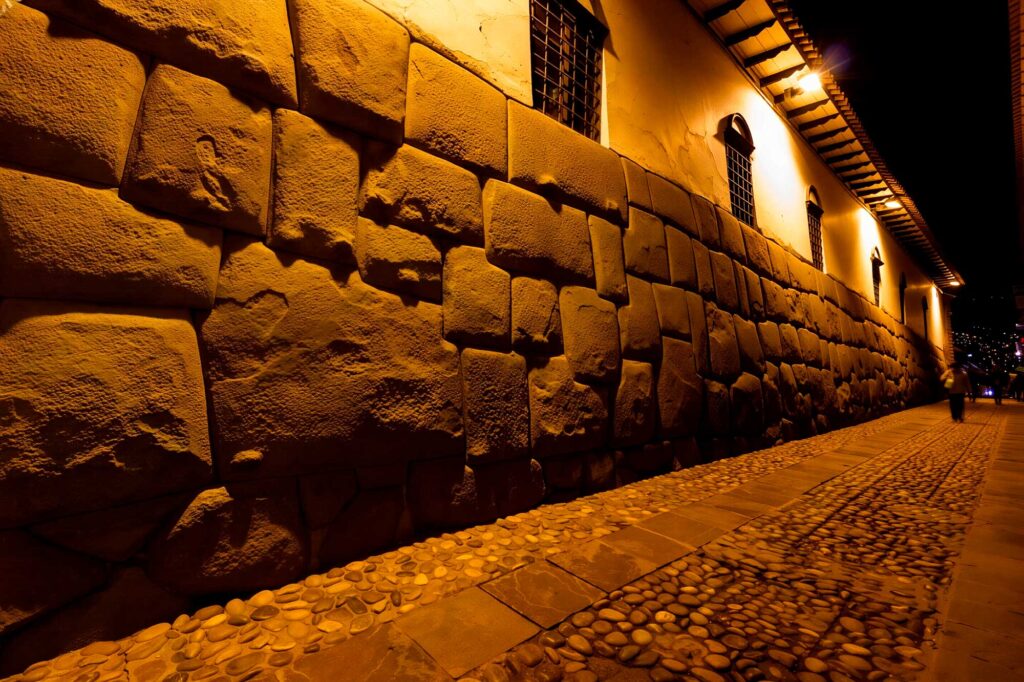 Piedra-de-los-12-angulos-en-Cusco
