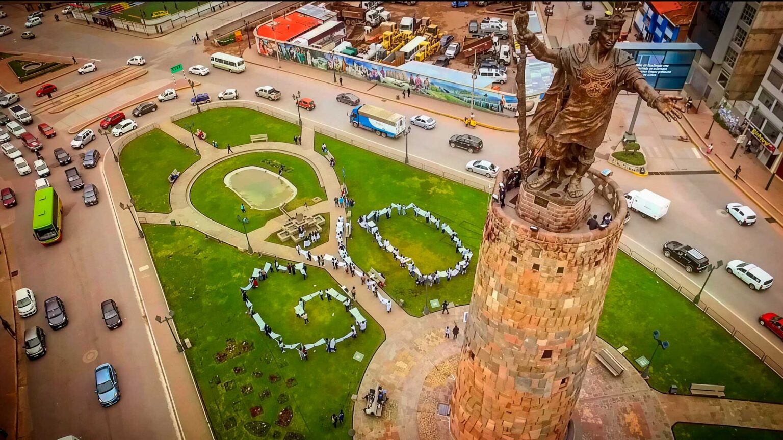 visita-el-mirador-del-monumento-de-del-inca-pachacutec-en-los-miradores-turisiticos-de-cusco